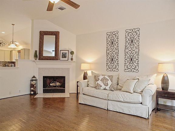 3rd image of 17865 Park Valley Dr