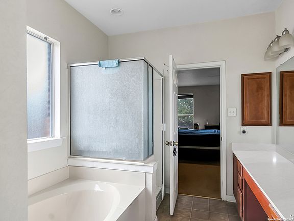 4th image of 145 SPRINGTREE GATE