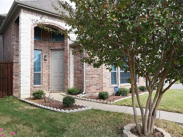 1037 Kyan Ln — Photo 3