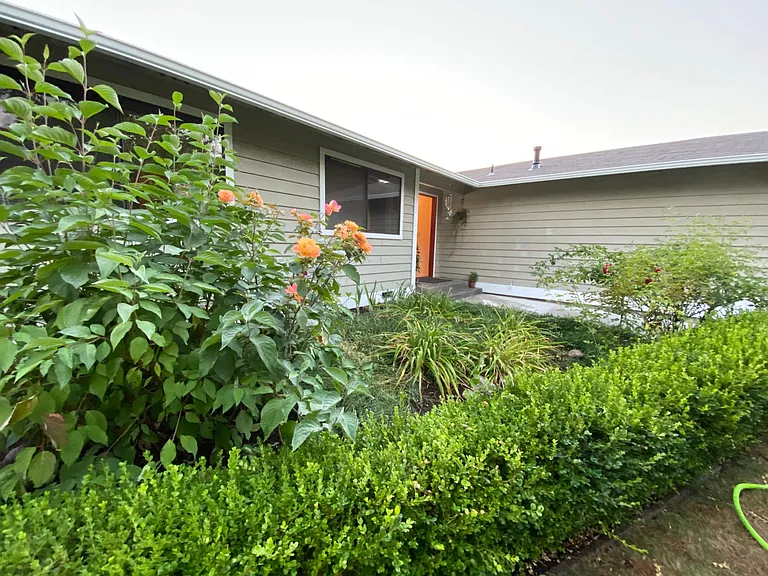 127th Pl NE — Photo 13