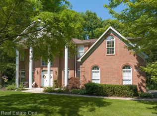 7971 River Run Dr, Brighton, MI 48116