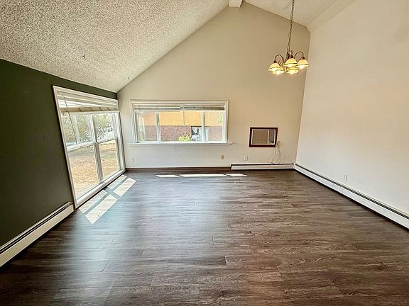 5th image of 1925 Pecan St APT A