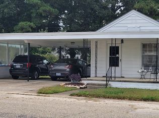 906 N McKay Ave, Dunn, NC 28334