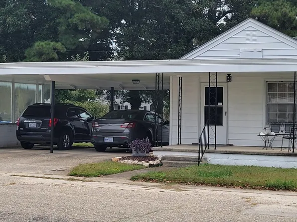 906 N McKay Ave, Dunn, NC 28334