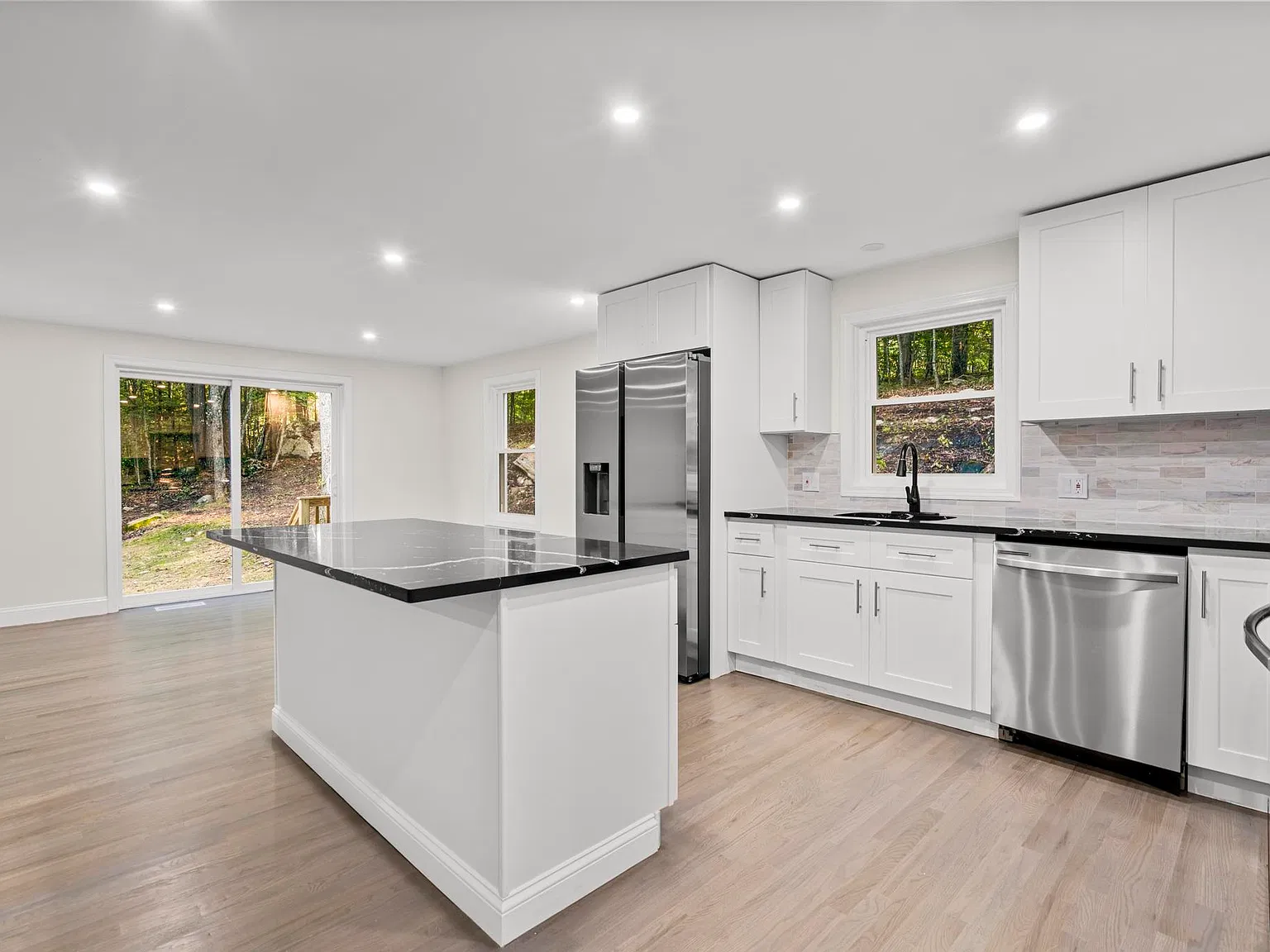 3 bed, 2048 sqft, $5,000 — Photo 3