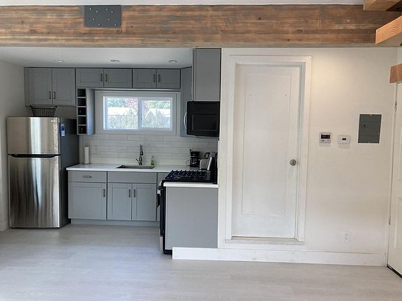 4th image of 241 Sacramento Ave #241A