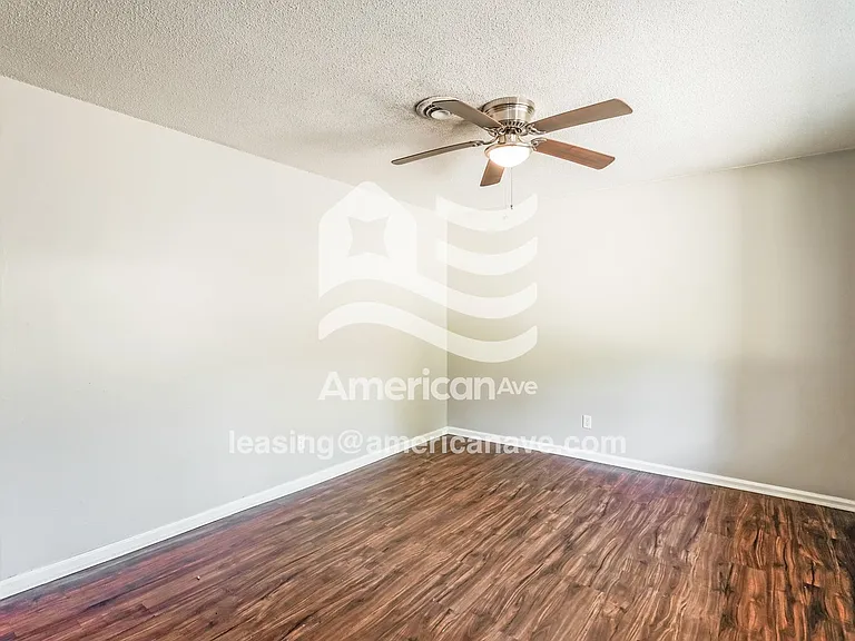 774286_003_living_room_3.jpg