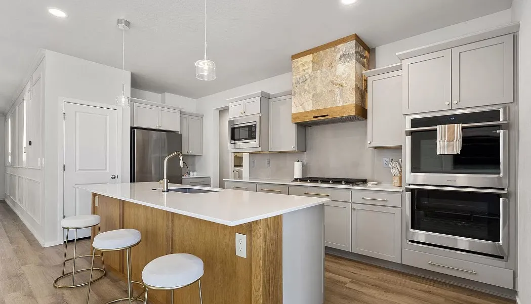 4 bed, 2540 sqft, $4,000 — Photo 4