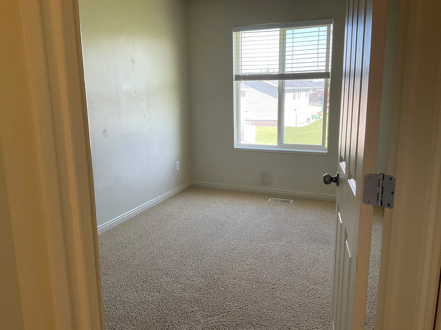 3 bed, 1.5 bath, 1300 sqft, $1,250 — Photo 3