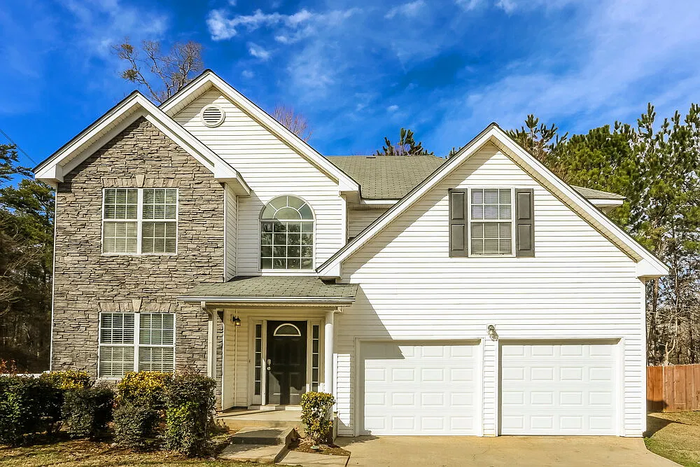4 bed, 2.5 bath, 2695 sqft, $3,390 — Photo 1