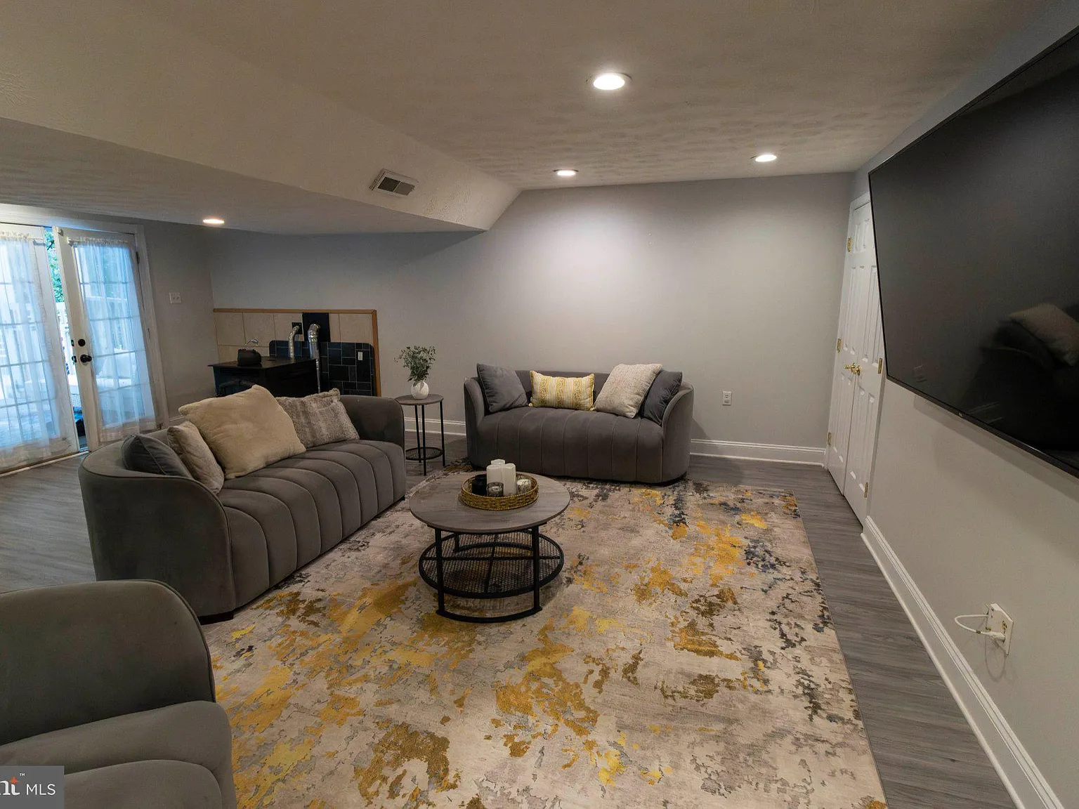 1 bed, 1.0 bath, 1561 sqft, $1,800 — Photo 1