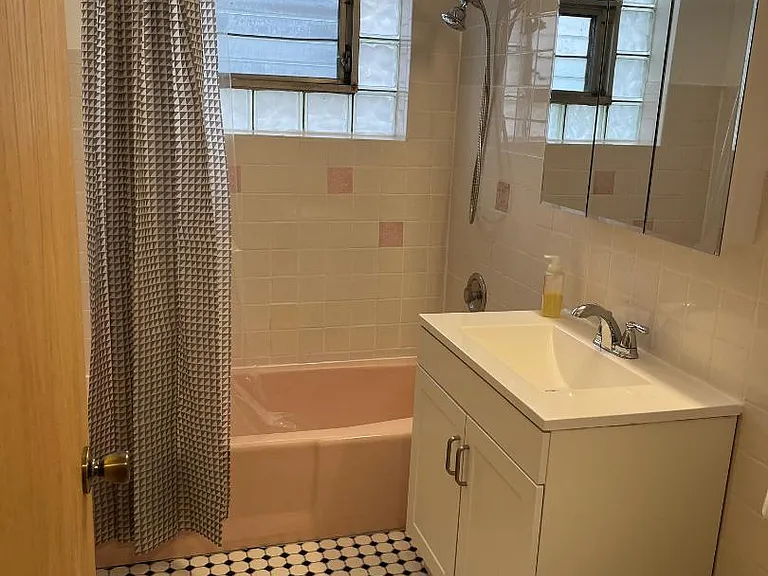 6013 N Damen Ave #2 — Photo 4