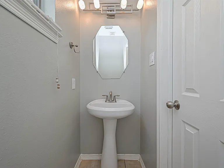 7816 Stoneyway Dr — Photo 25
