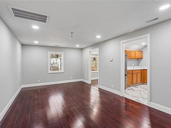 4th image of 1993 Mark Pine Rd