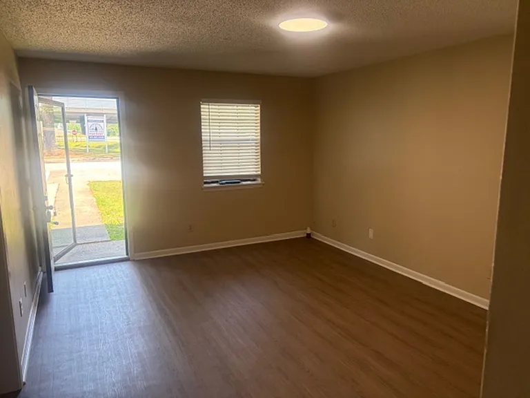 1 Pinewood Ct — Photo 5