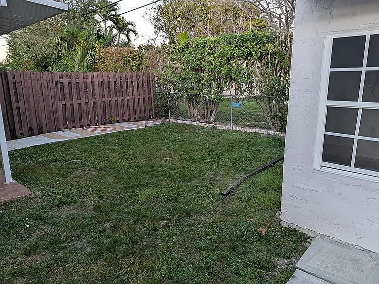 1037 SW 76th Ave — Photo 19
