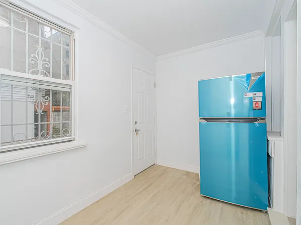 582 Bay Ridge Avenue image 12 of 41