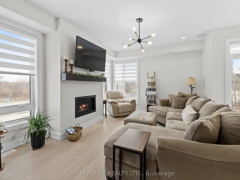 238 Bristol Cres — Photo 11