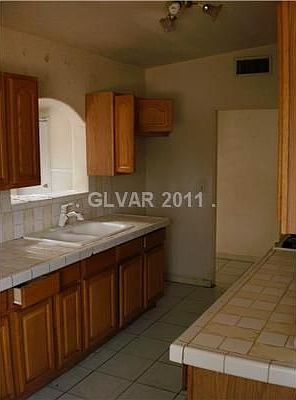 2nd image of 633 N 21st St