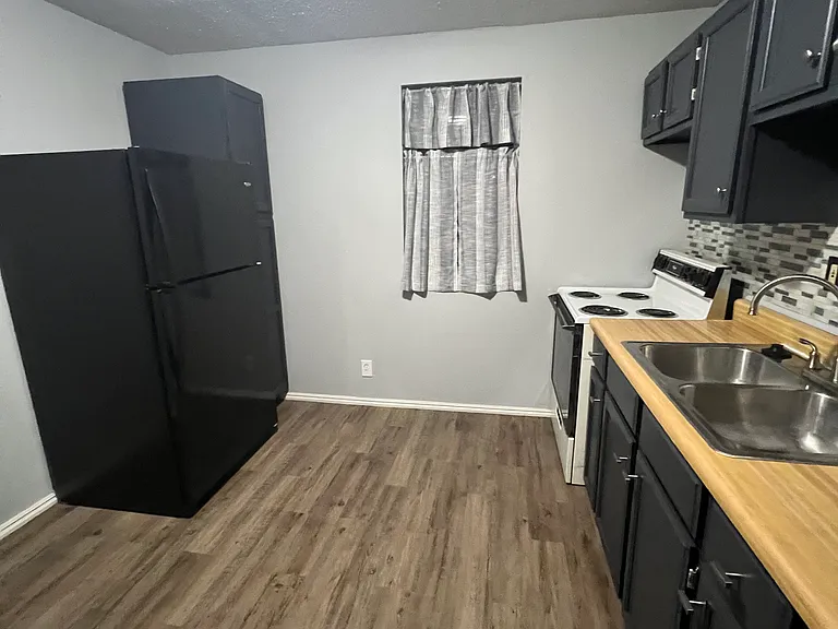 372 Sherman St #372 — Photo 8