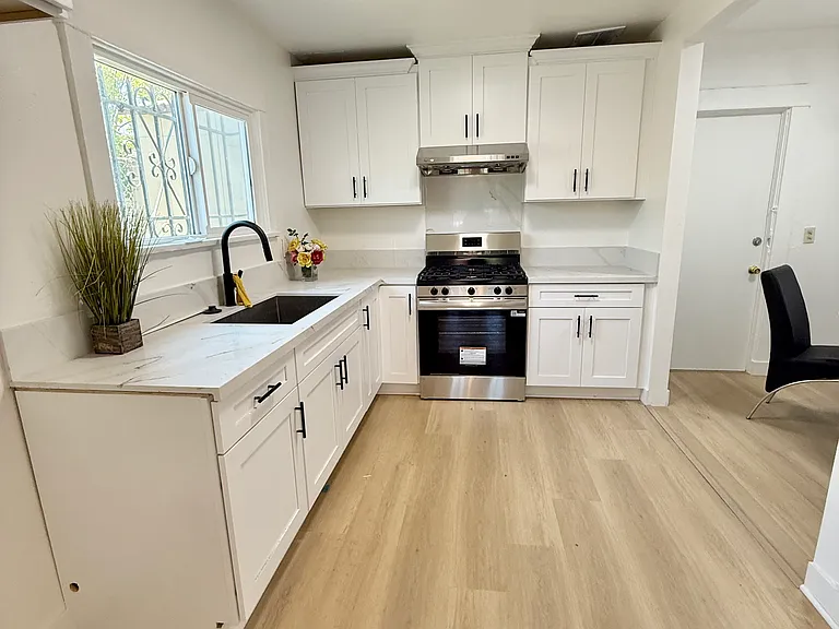 3011 Walton Ave — Photo 4
