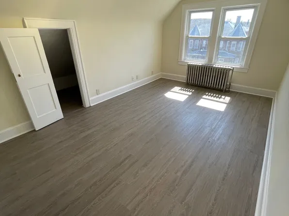 217 Hudson Place image 11 of 13