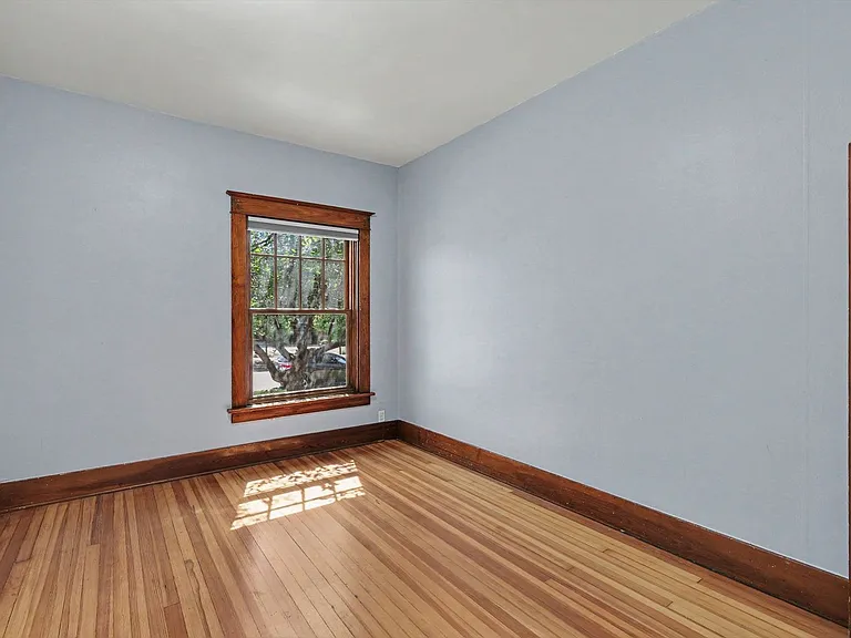 2123 S Franklin St — Photo 12