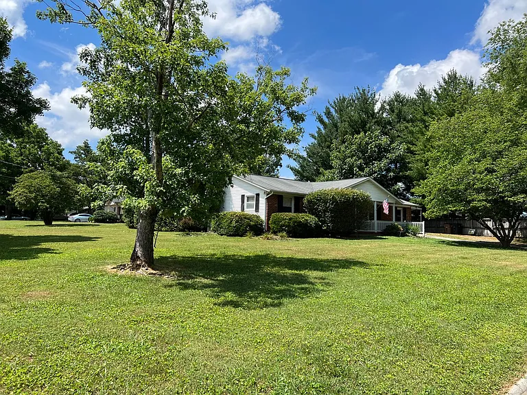 3013 Chestnut View Dr — Photo 17