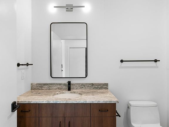 Studio Apartment Bath