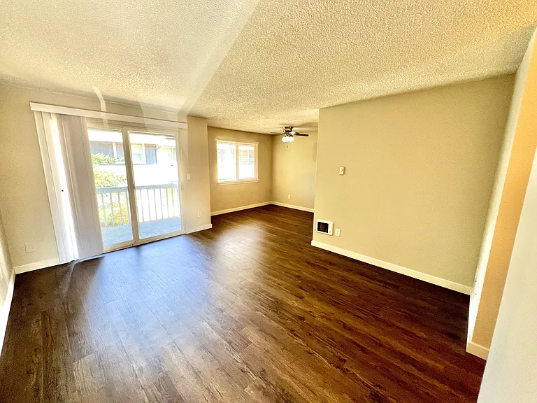 Bridgeporter Apartments — Photo 32