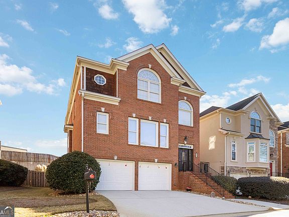 2nd image of 2450 Vivian Cir