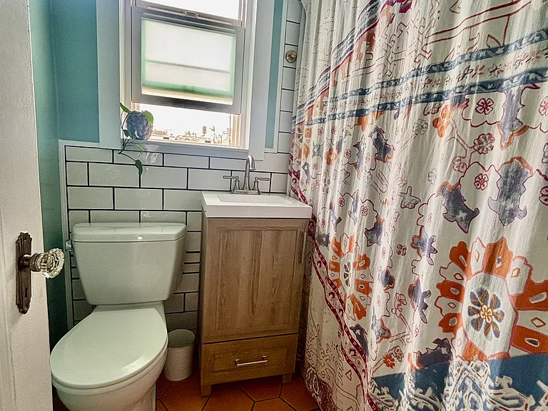 814-816 Niantic Ct — Photo 8