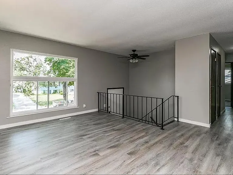 6812 Inwood Ln NE — Photo 3