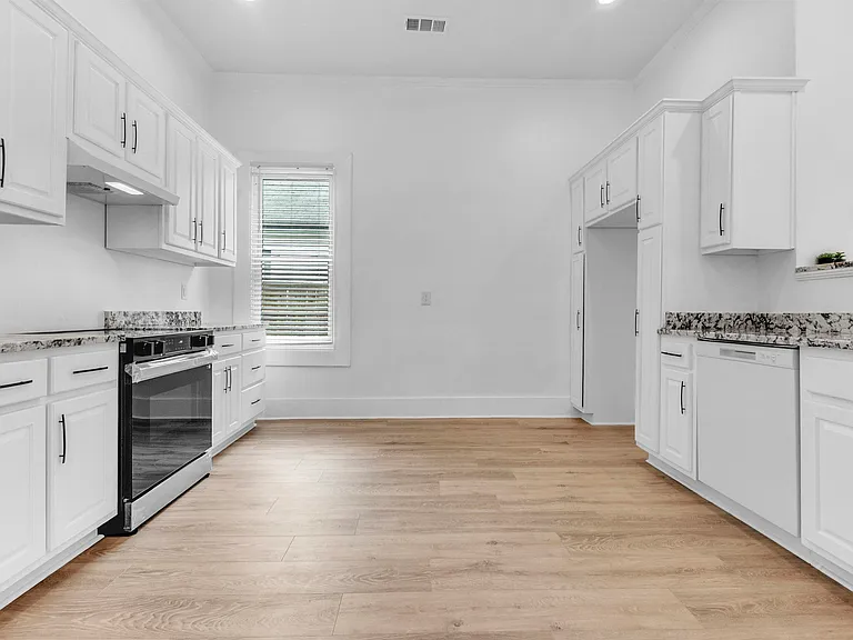 1721 Nelson Ave — Photo 8
