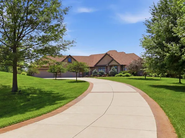 22720 Sweeney Ln, Lakeville, MN 55044