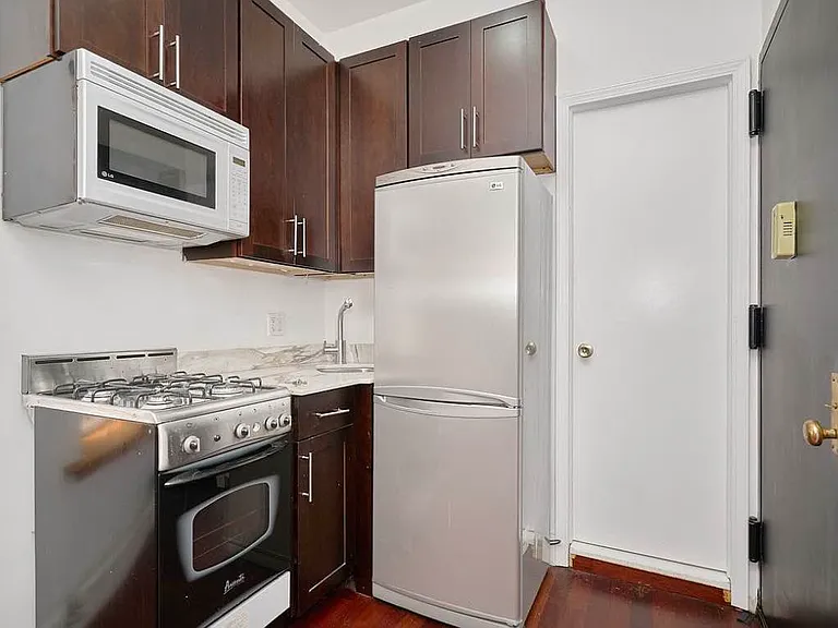 435 E 12th St #9 — Photo 4