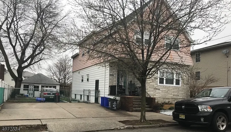 467 Banta Ave