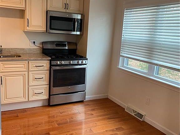 2nd image of 503 Pinewood Dr