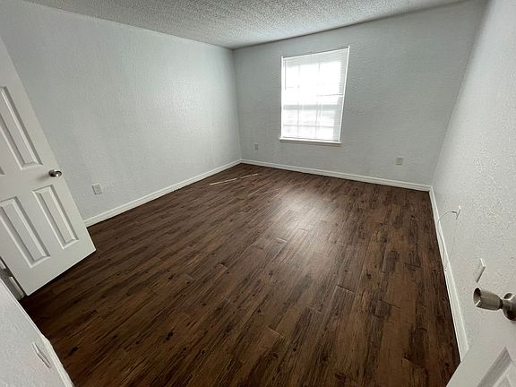 5th image of 3997 Versailles Dr #F