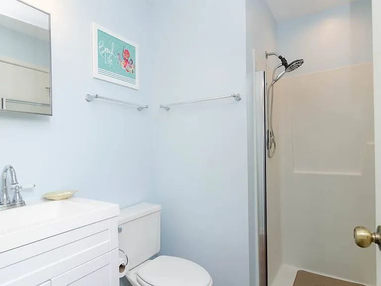 608 Waynick Blvd — Photo 17
