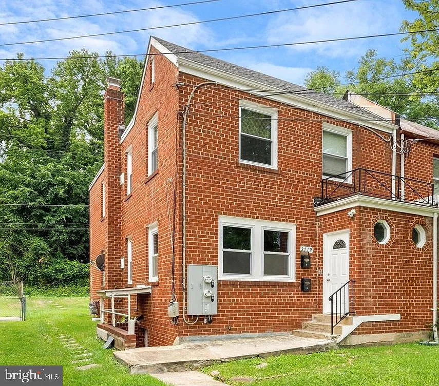 2 bed, 1.0 bath, 1743 sqft, $2,600 — Photo 2