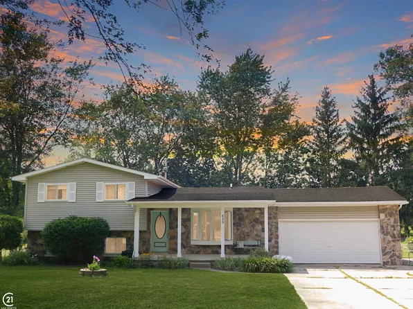 899 Mary Dr, Lapeer, MI 48446