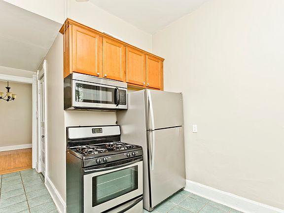 3rd image of 1225 N Wolcott Ave #3