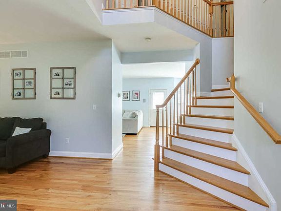 3rd image of 103 Aslan Ct