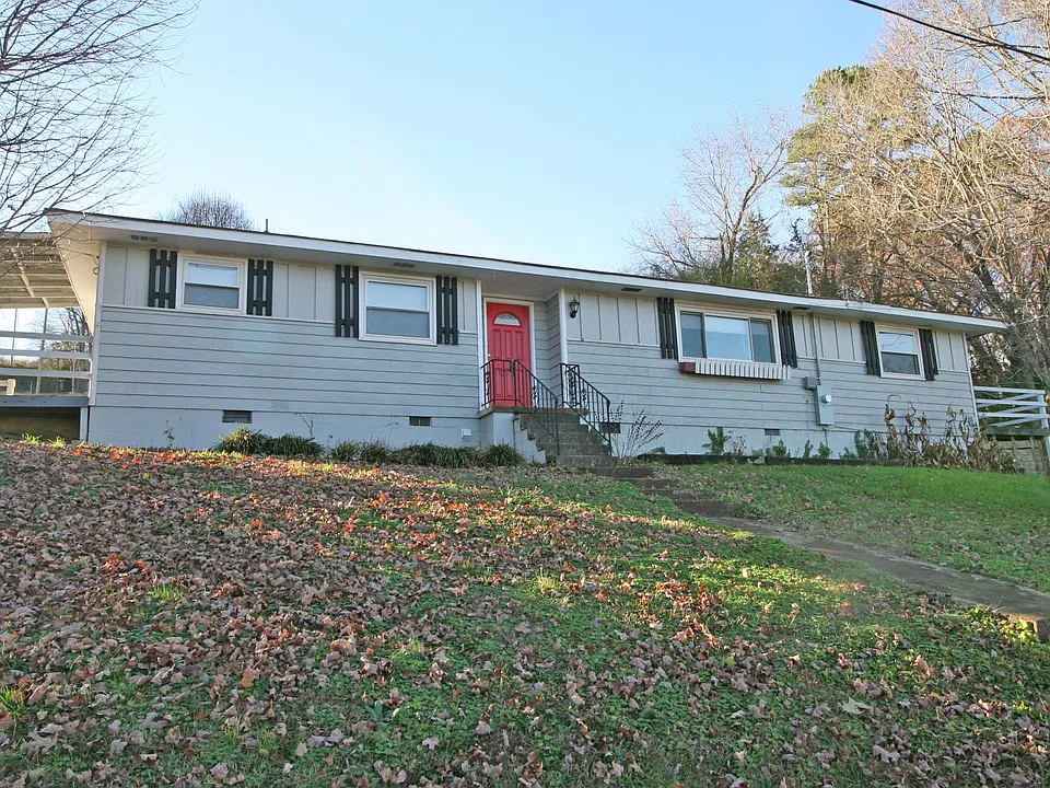 60 Hilltop Dr