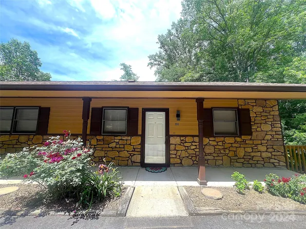 100 View De Lake Dr, Etowah, NC 28729