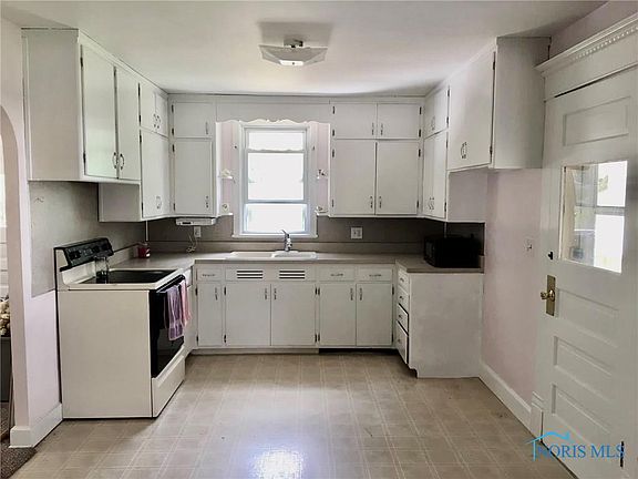 4th image of 212 N Depot St