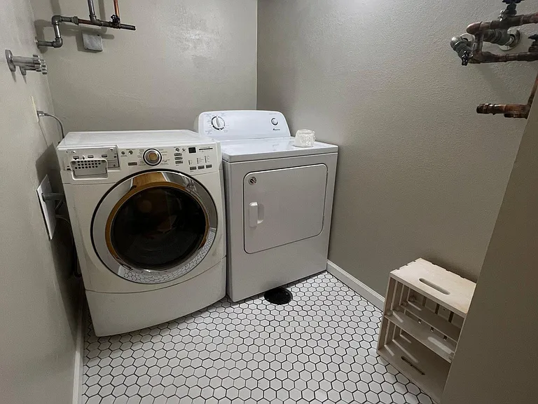 258 Harvard Ave #B — Photo 6