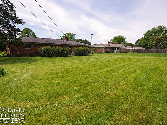 2nd image of 8141 Laura Lynne Ln