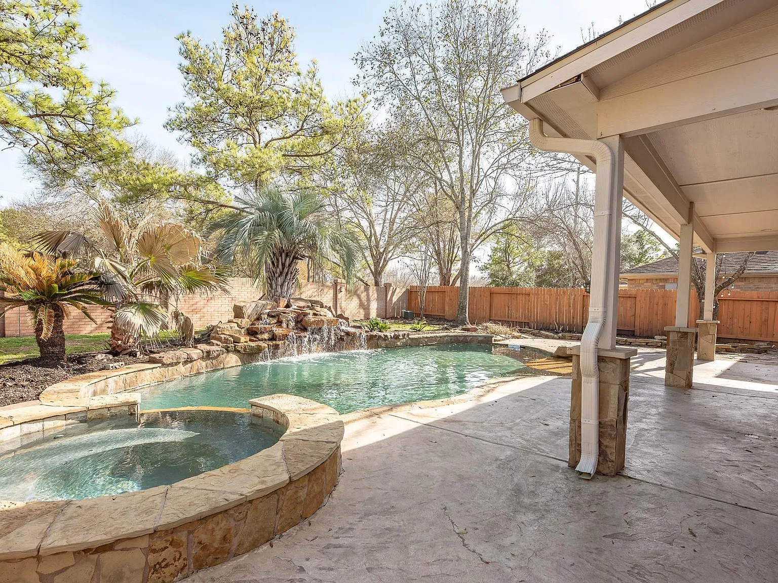 4 bed, 2.5 bath, 2748 sqft, $3,800 — Photo 2